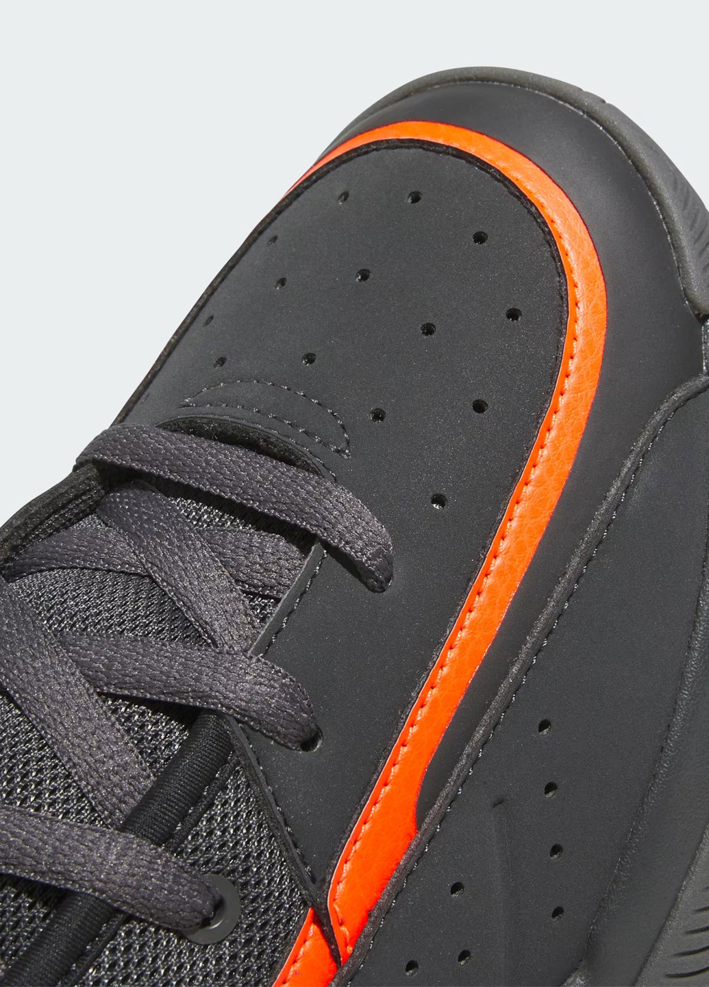 Серые демисезонные кроссовки adidas