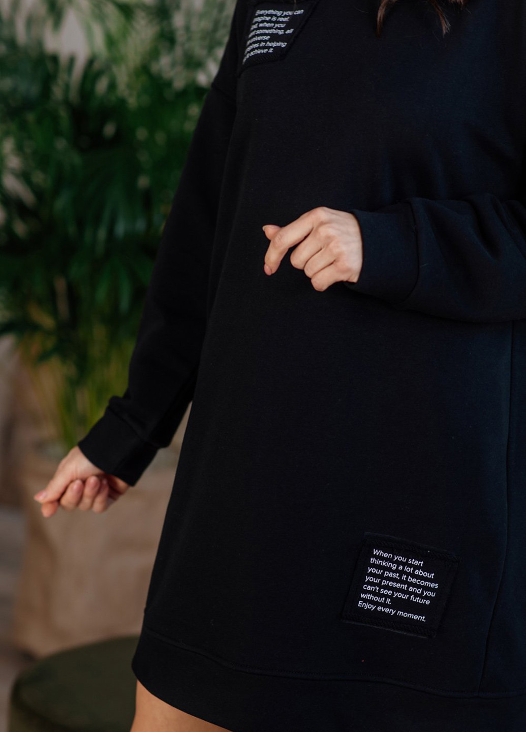 Черное кэжуал платье платье-свитшот Azuri с надписью