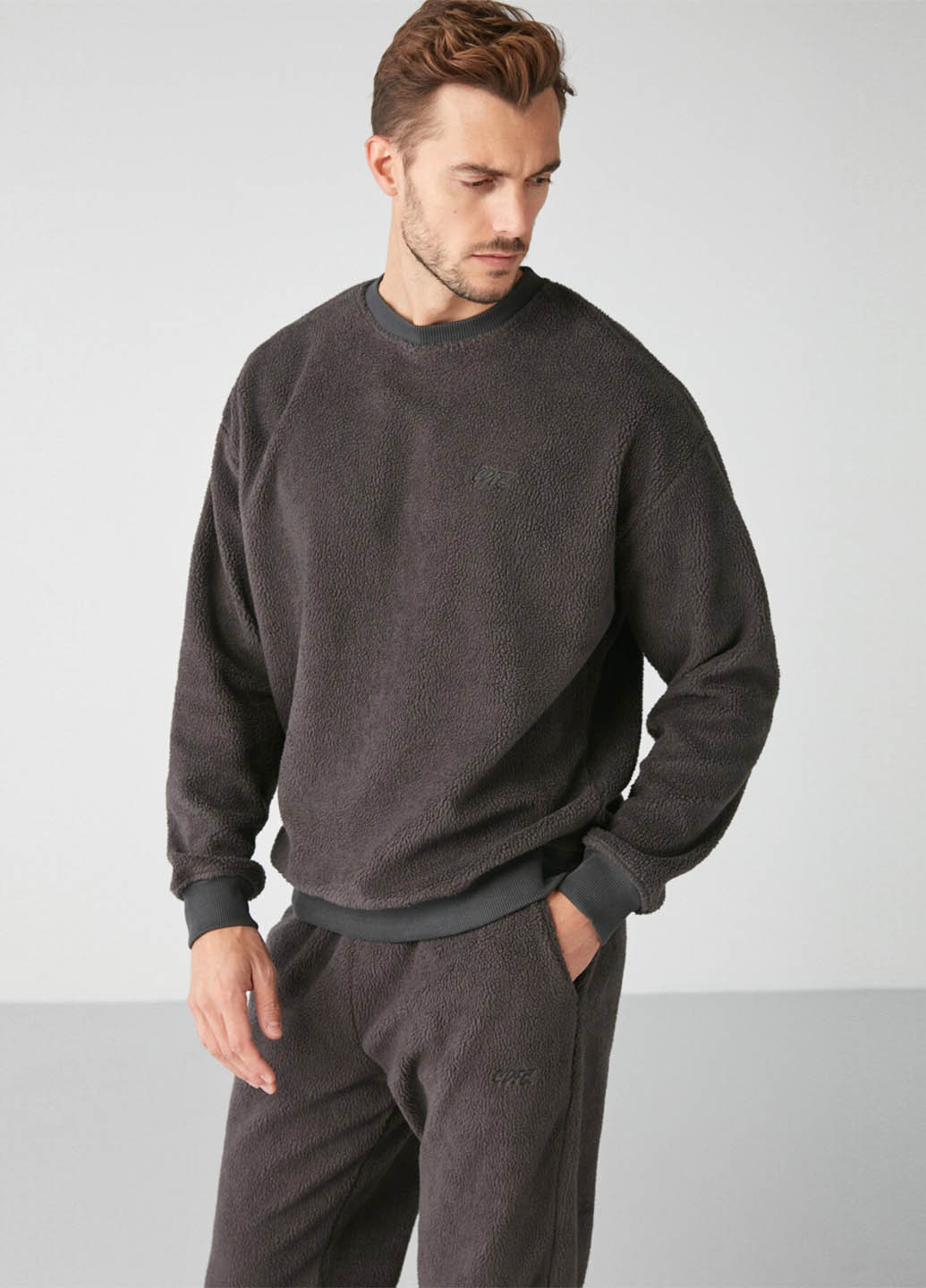 Темно-серый свитшот Grimelange однотонный вышивка (328720217)