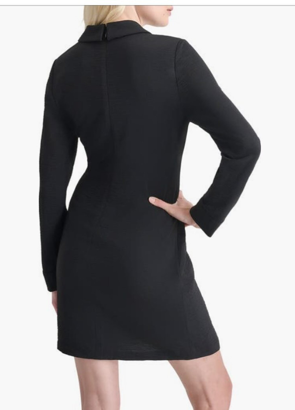 Черное кэжуал платье на запах DKNY с логотипом