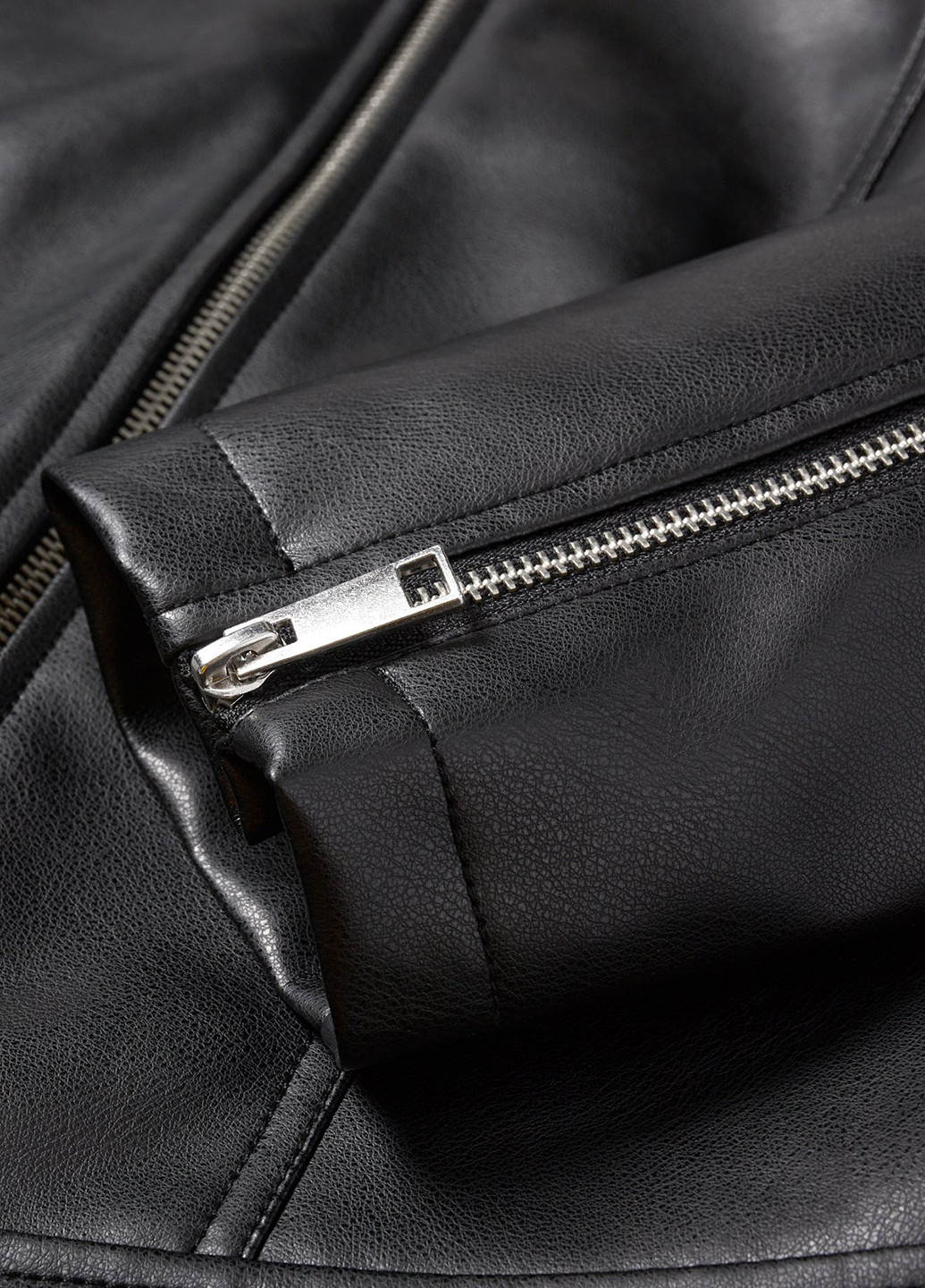 Чорна демісезонна куртка C&A