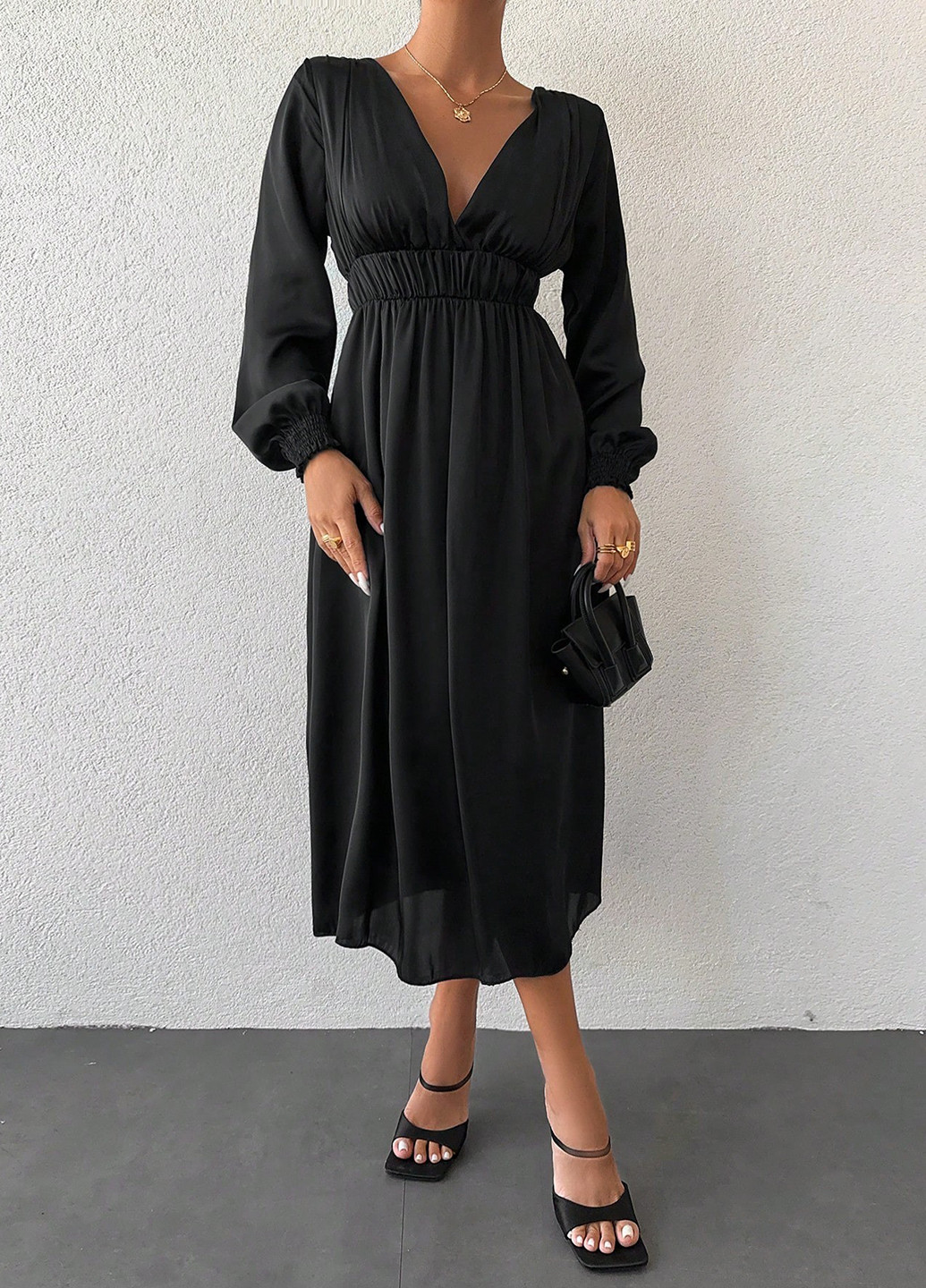 Чорна кежуал сукня SHEIN однотонна