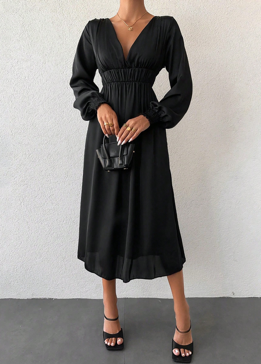 Чорна кежуал сукня SHEIN однотонна