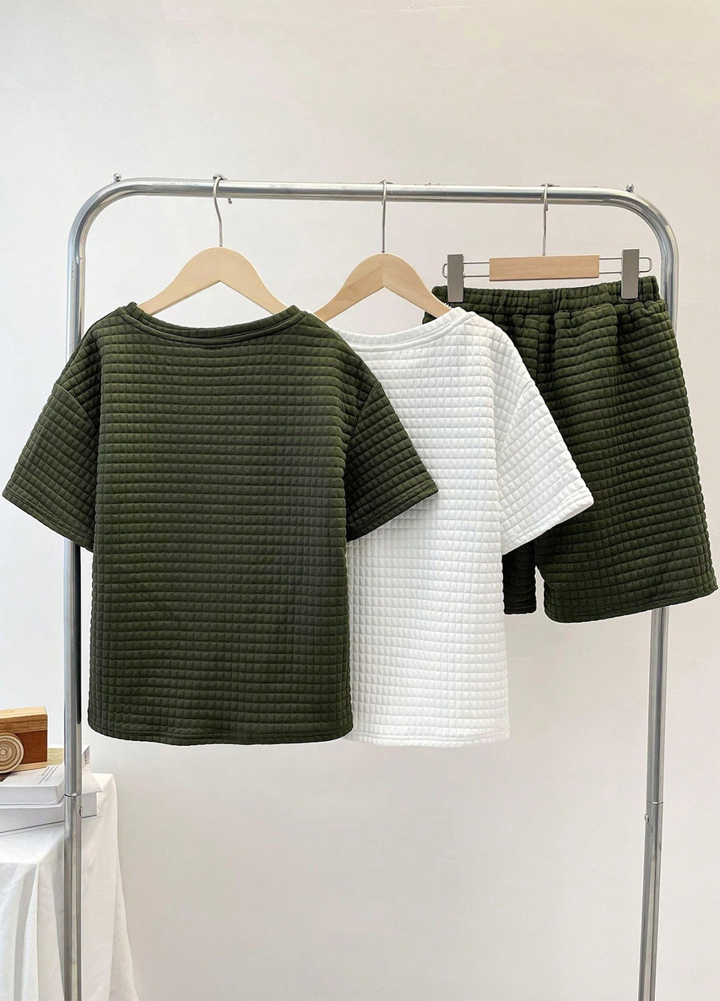 Комбинированный летний комплект (2 футболки, шорты) SHEIN