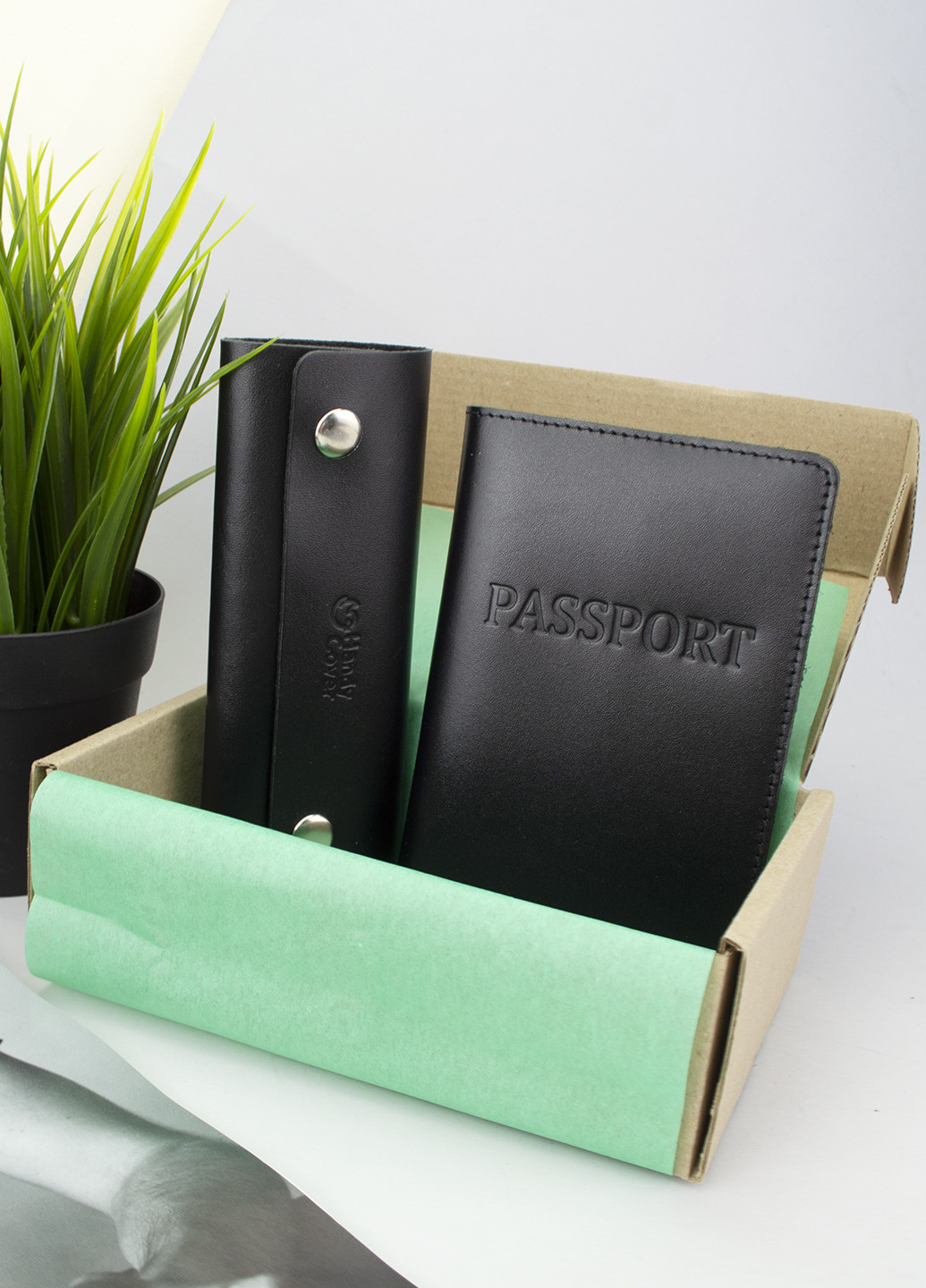 Подарунковий чоловічий набір №64: обкладинка на паспорт + ключниця (чорний) HandyCover (254059917)
