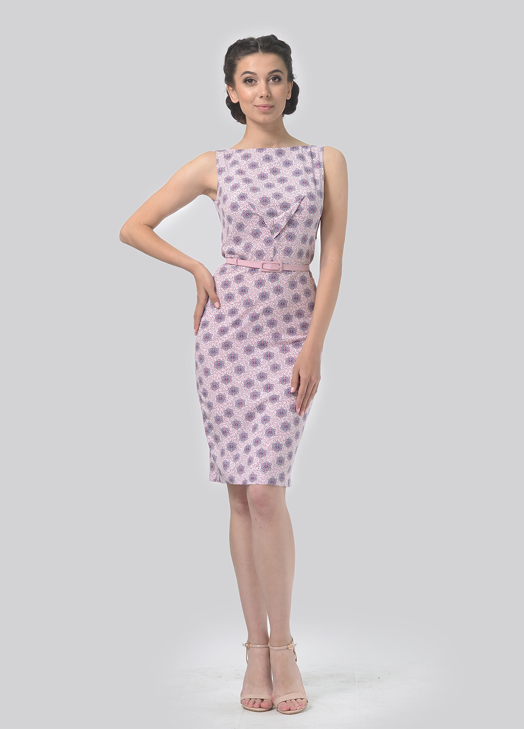 Лавандовое деловое платье футляр Lila Kass с цветочным принтом