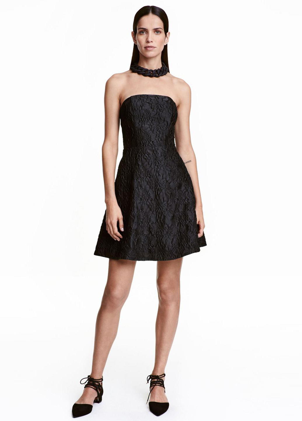 Черное коктейльное платье клеш, с открытыми плечами H&M однотонное