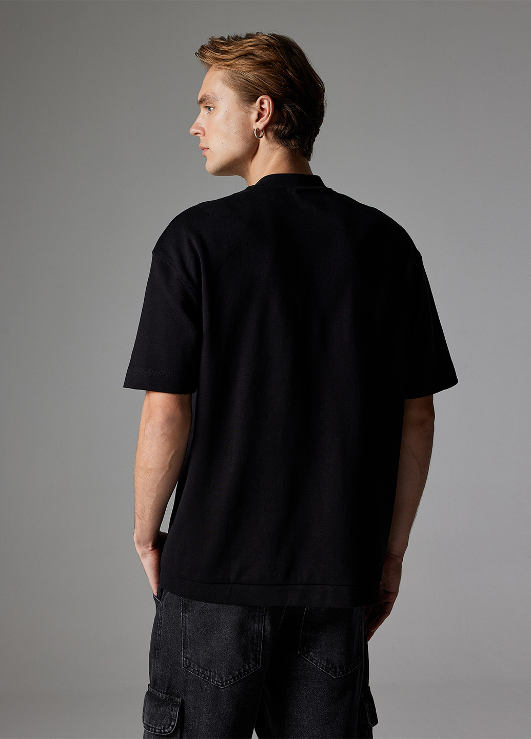 Черная футболка KOTON