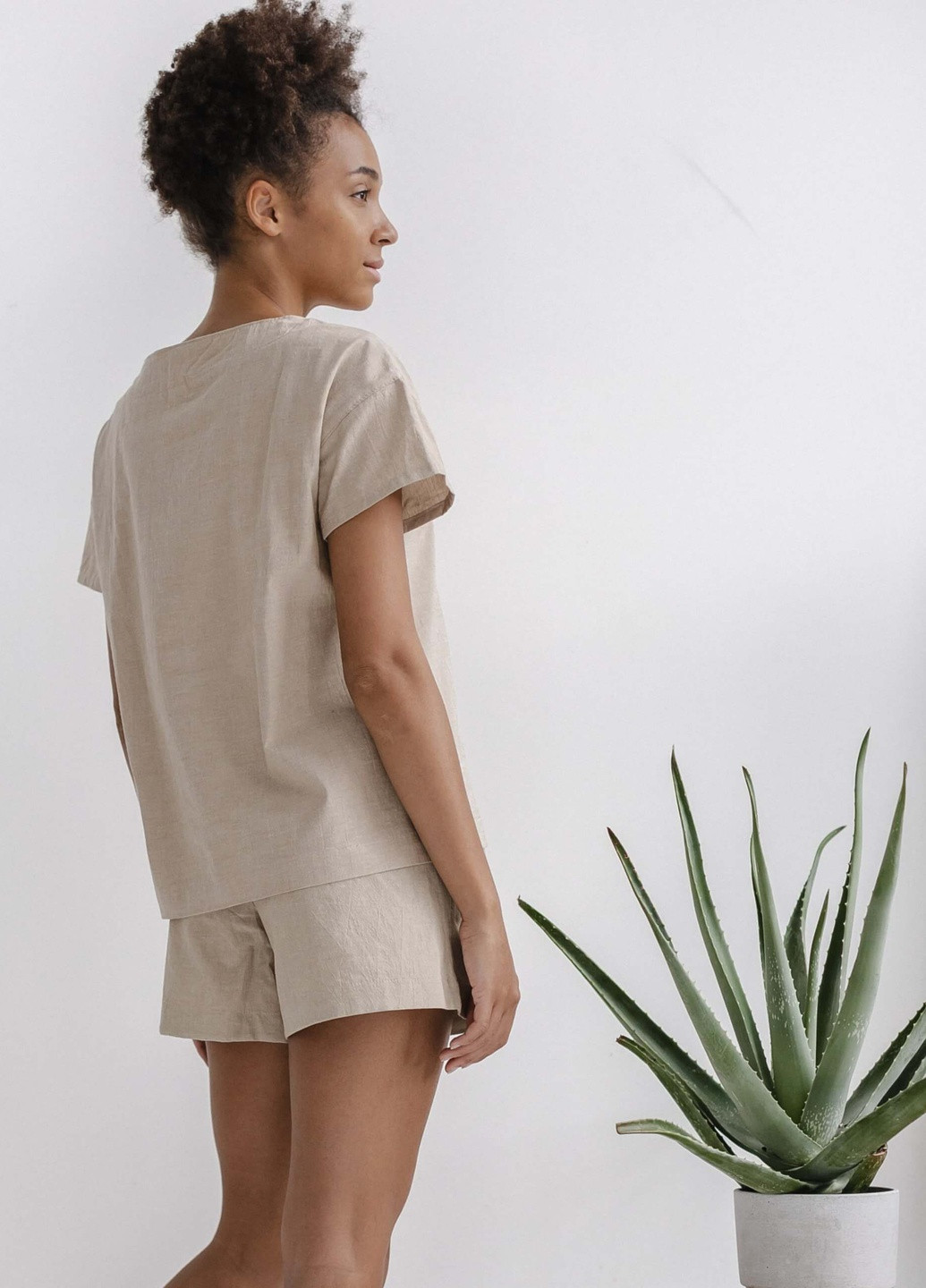Бежевая всесезон пижама женская с шортами almond (xs) футболка + шорты Leglo