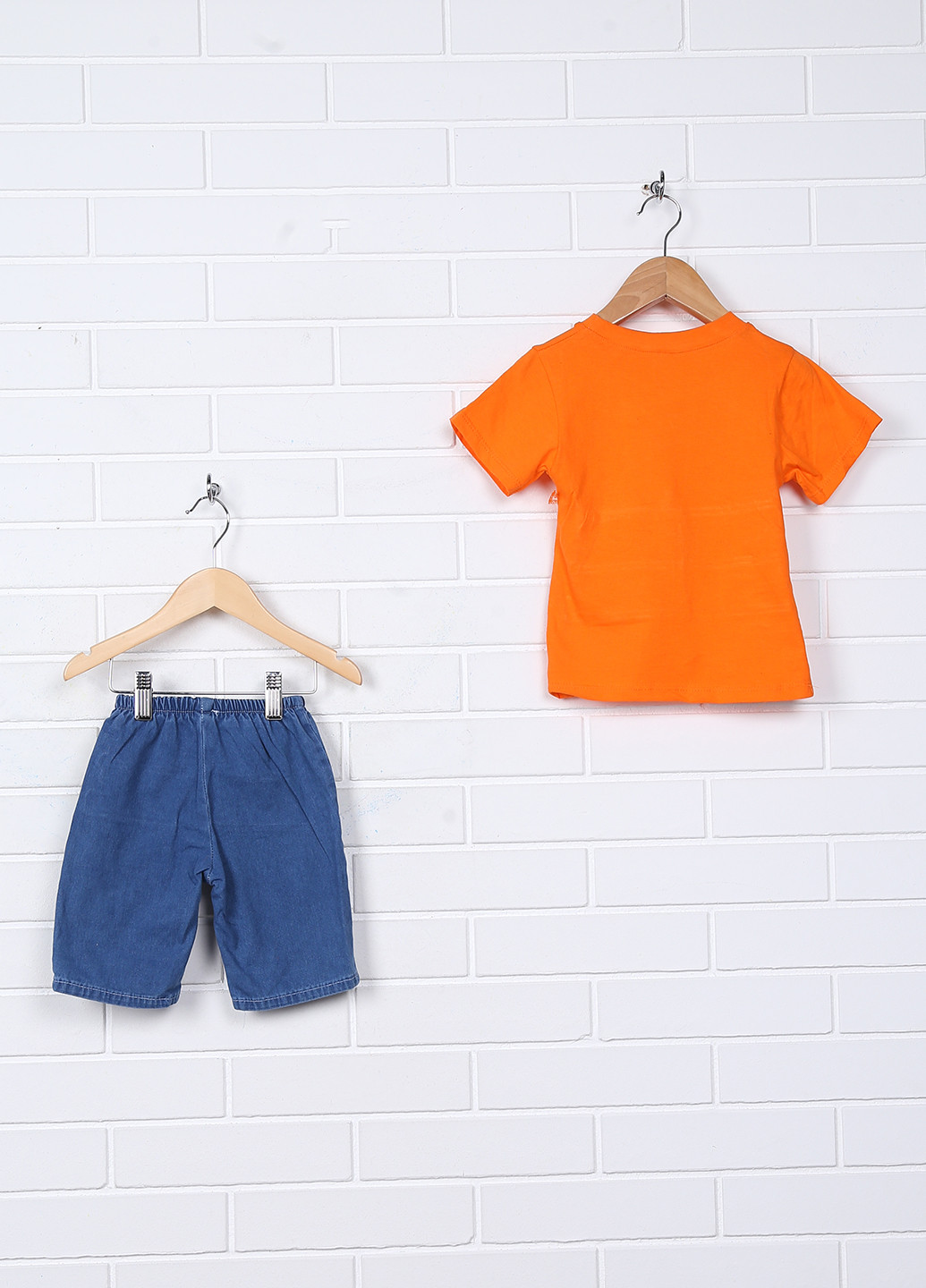 Оранжевый летний комплект (футболка, шорты) Poyef