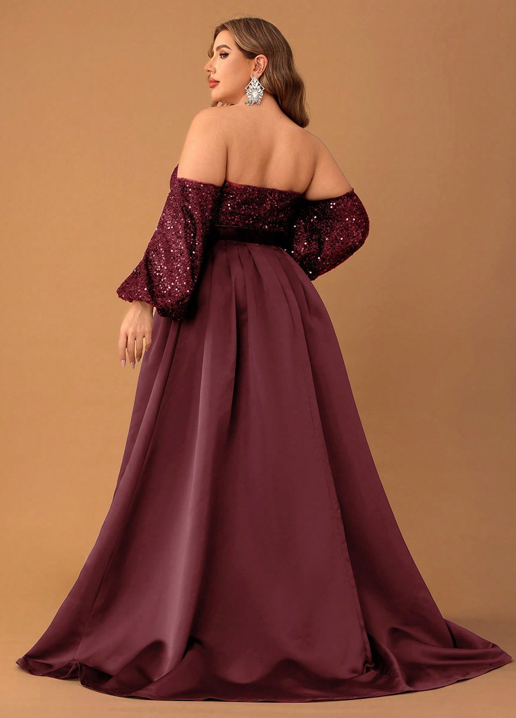 Бордовое вечернее, праздничный платье с открытыми плечами, со шлейфом SHEIN однотонное
