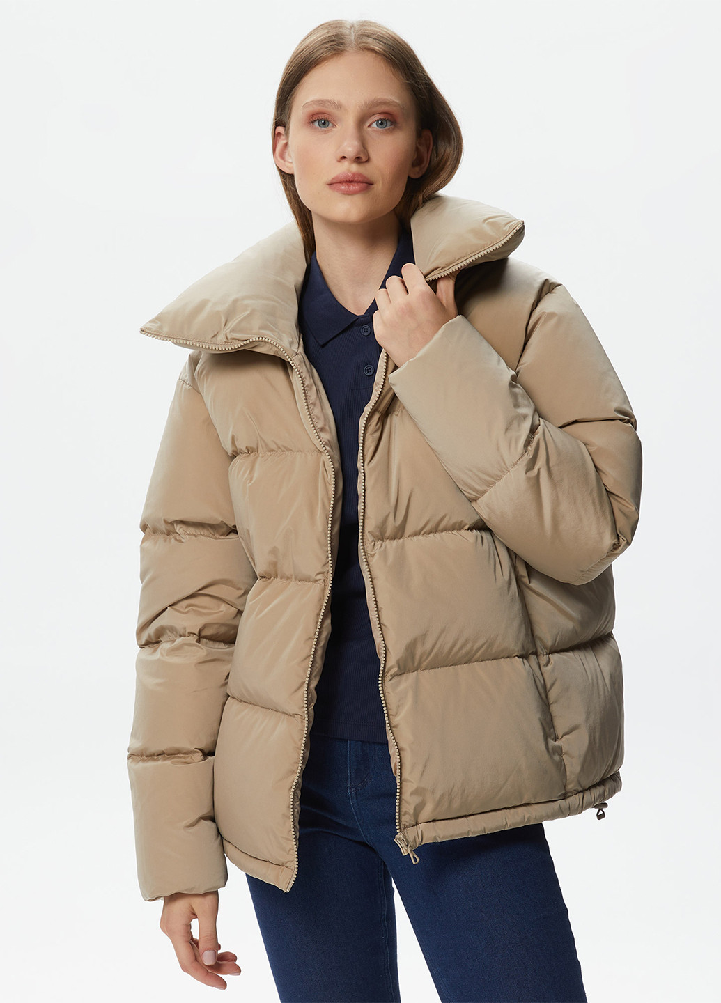 Бежева демісезонна куртка Lacoste