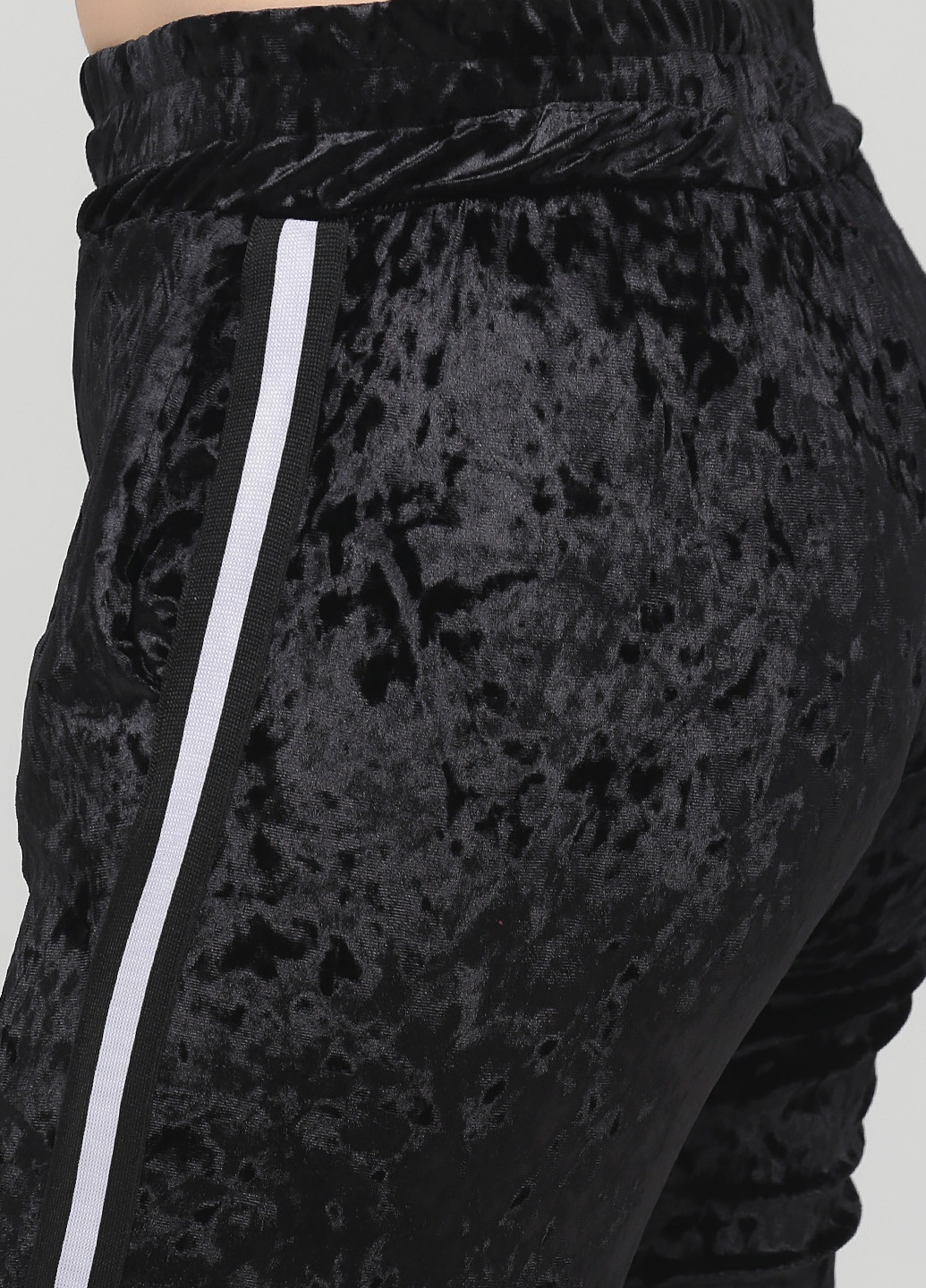 Черные кэжуал демисезонные зауженные, укороченные брюки Sisters Point