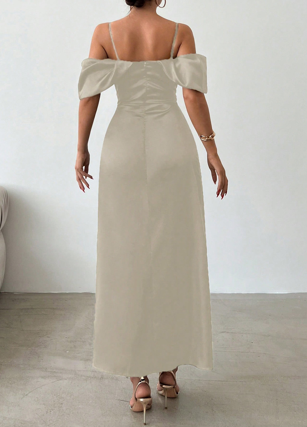 Сіро-бежева вечірня сукня з відкритими плечима SHEIN однотонна