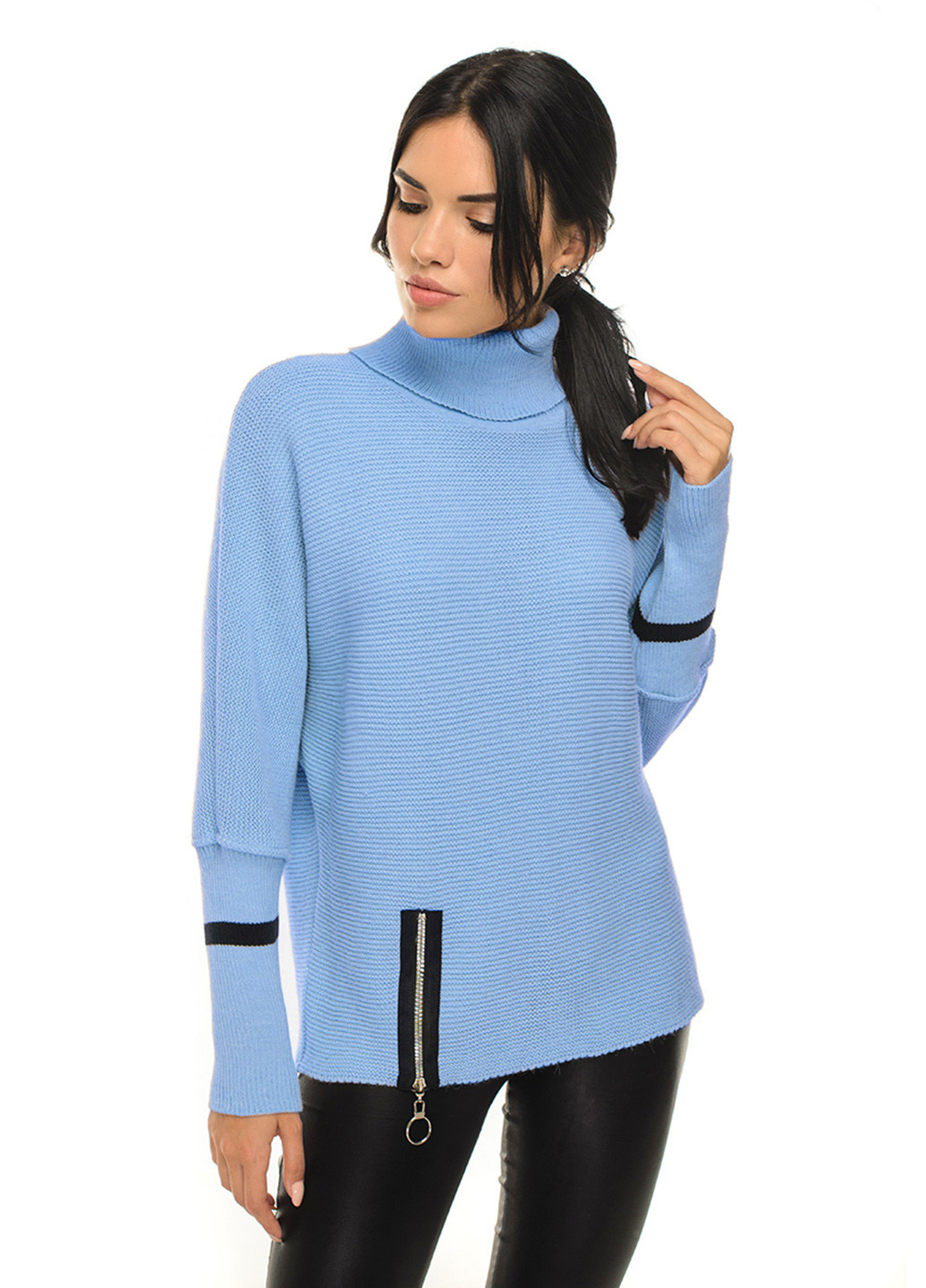 Блакитний светр з рукавами "кажан" SVTR