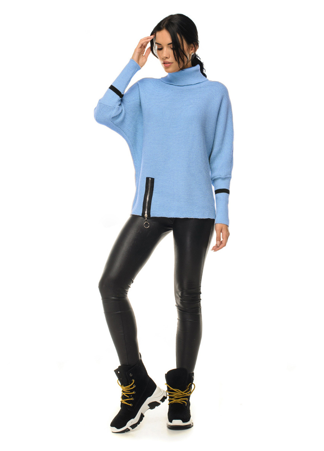 Блакитний светр з рукавами "кажан" SVTR