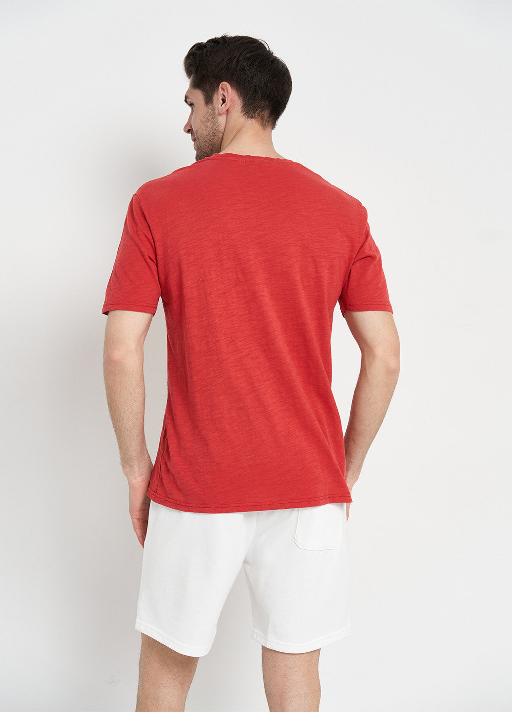 Красная футболка Remix