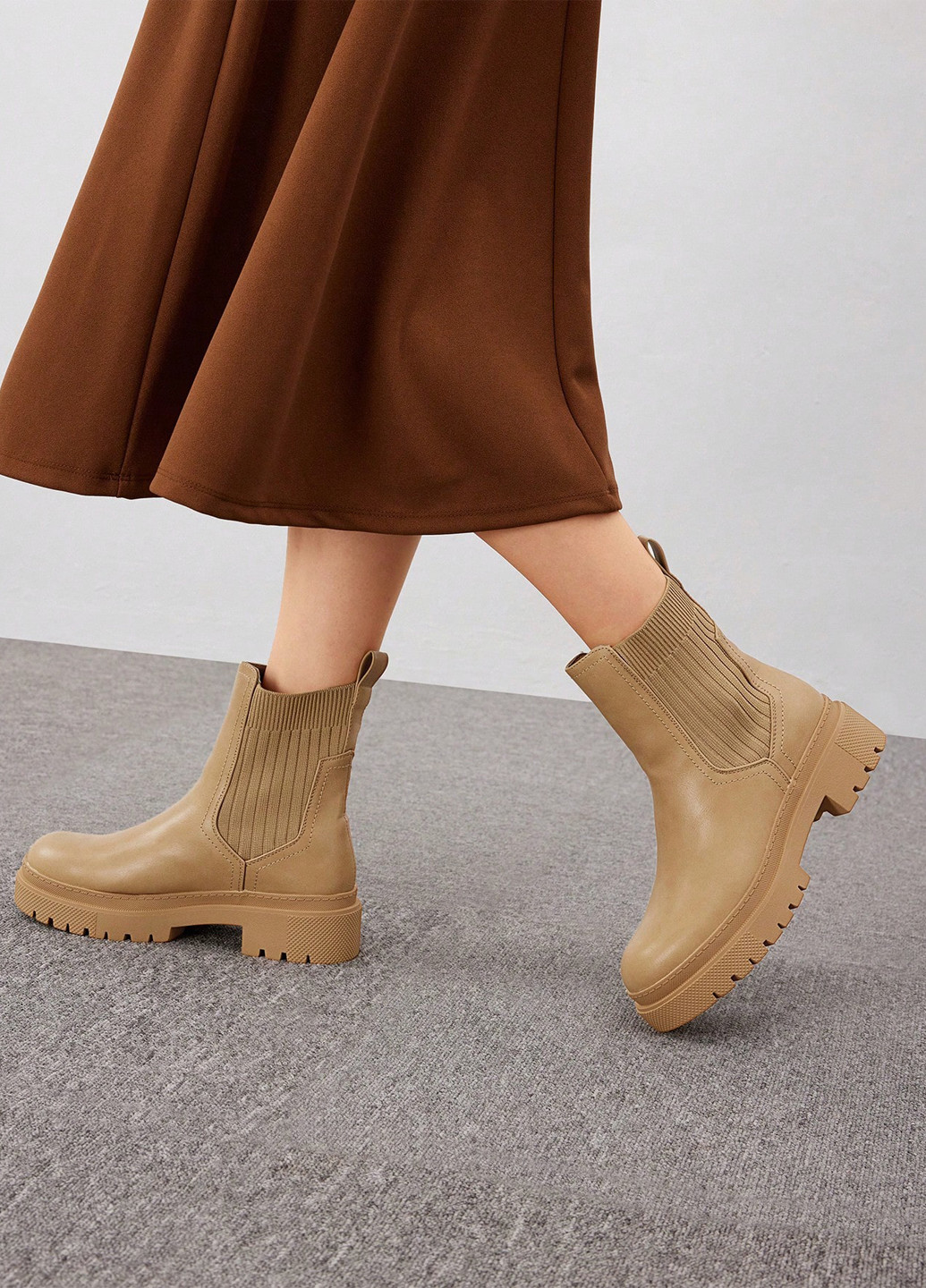 Осенние ботильоны челси SHEIN на тракторной подошве из искусственной кожи
