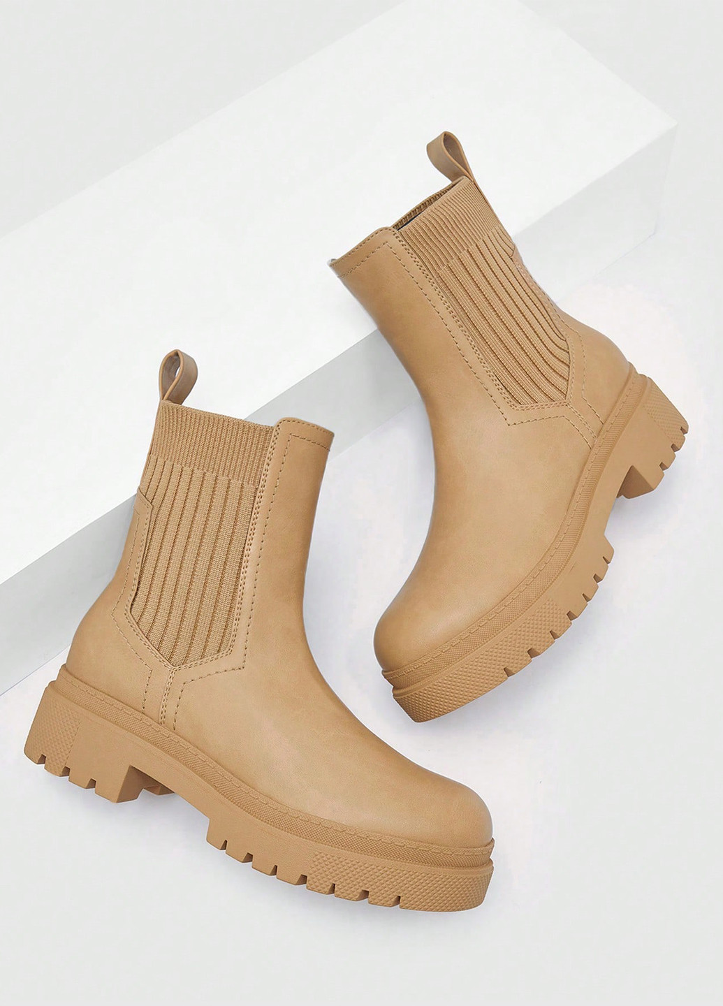 Осенние ботильоны челси SHEIN на тракторной подошве из искусственной кожи