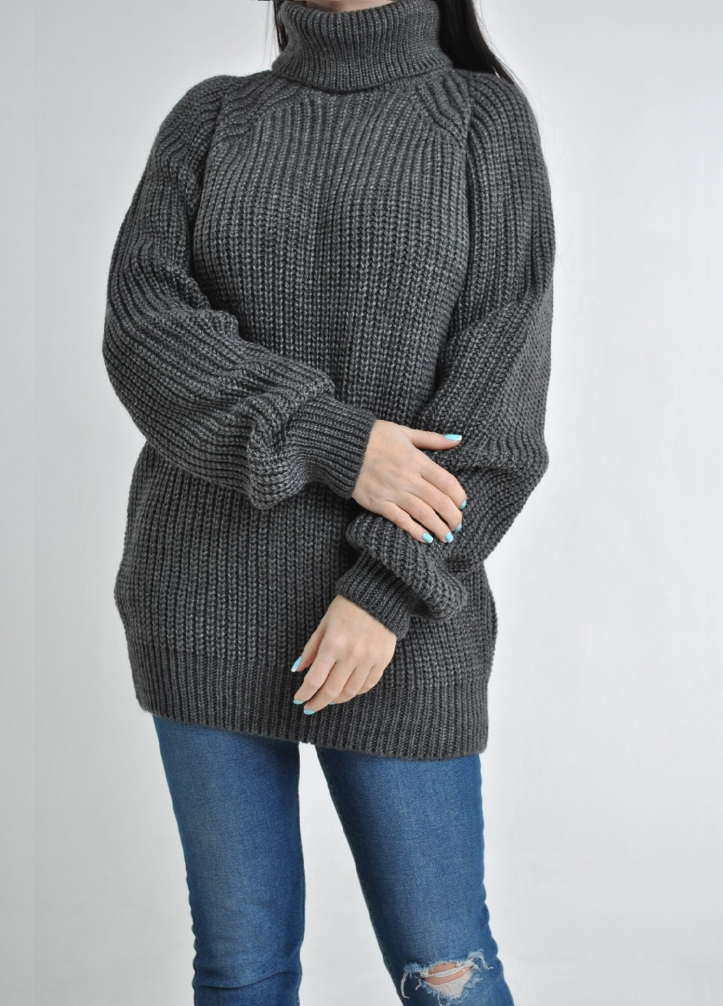 Темно-серый зимний удлиненный свитер Berta Lucci