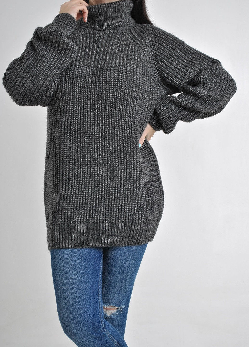 Темно-серый зимний удлиненный свитер Berta Lucci