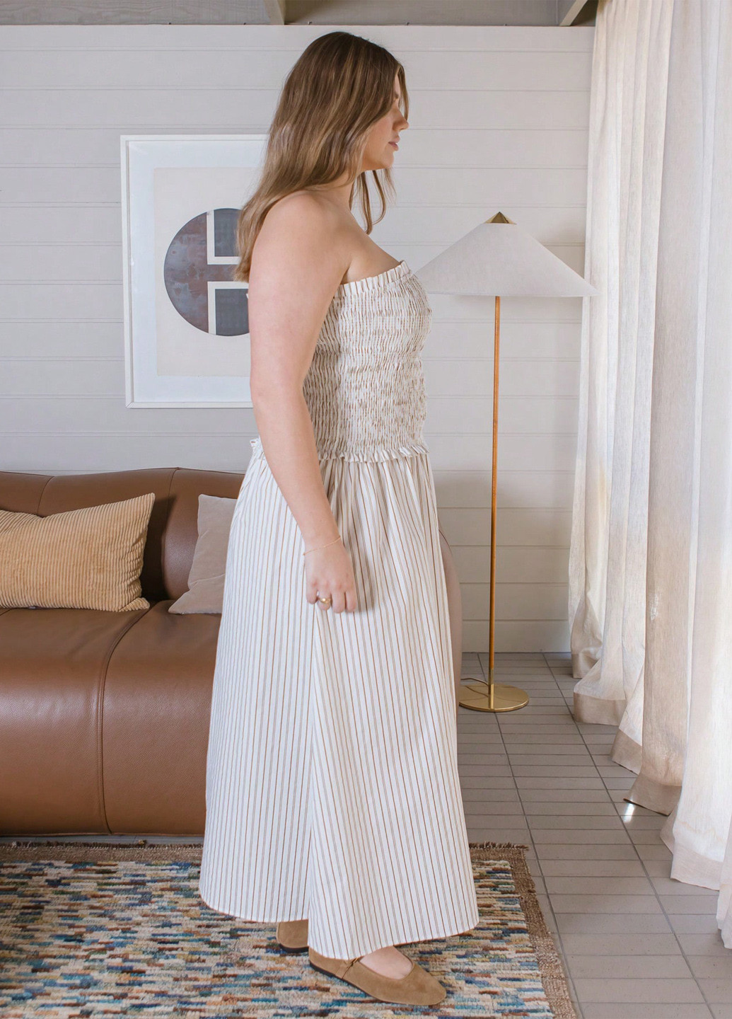 Молочное кэжуал платье с юбкой-солнце, с открытыми плечами SHEIN в полоску