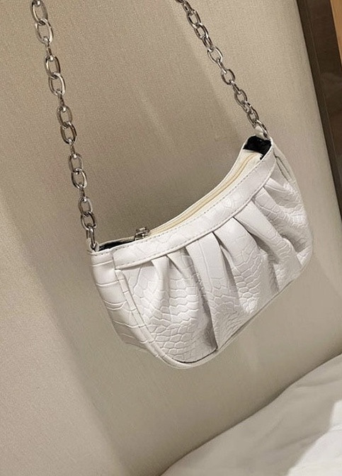 Жіноча класична сумочка багет на срібному ланцюжку рептилія біла NoName (251204002)