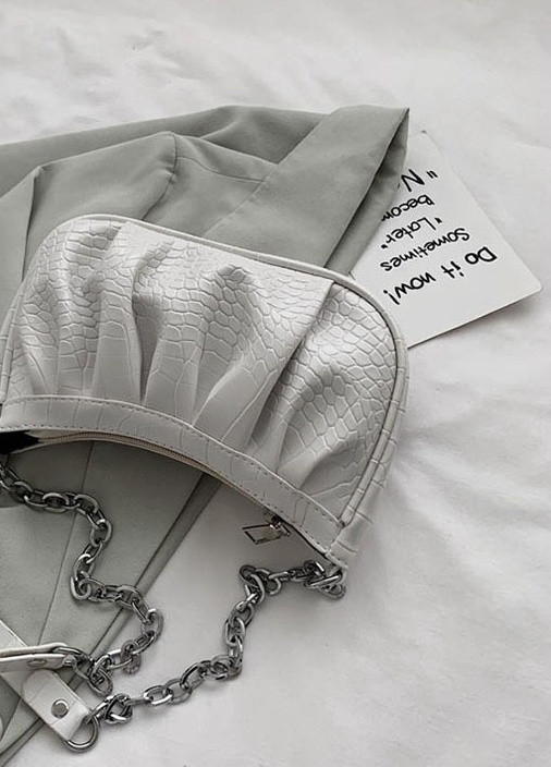 Женская классическая сумочка багет на серебряной цепочке рептилия белая NoName (251204002)