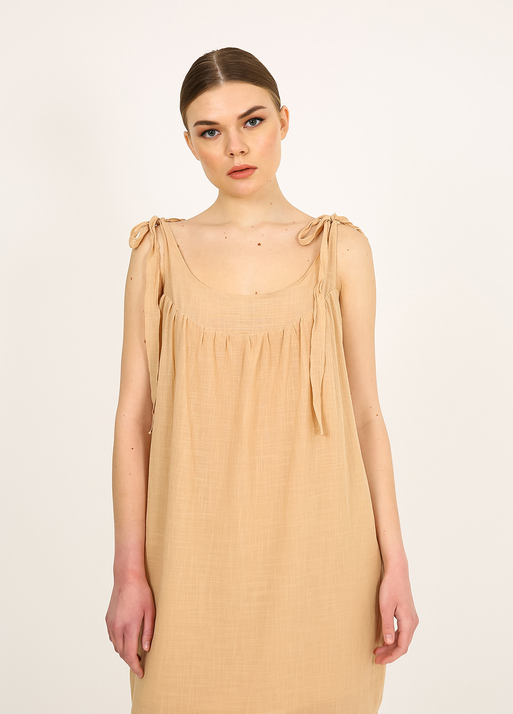 Песочное кэжуал платье Vicolo однотонное