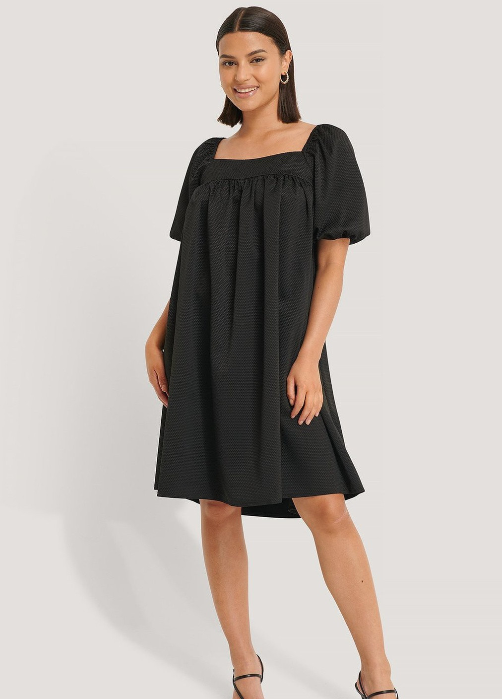 Чорна кежуал сукня NA-KD однотонна