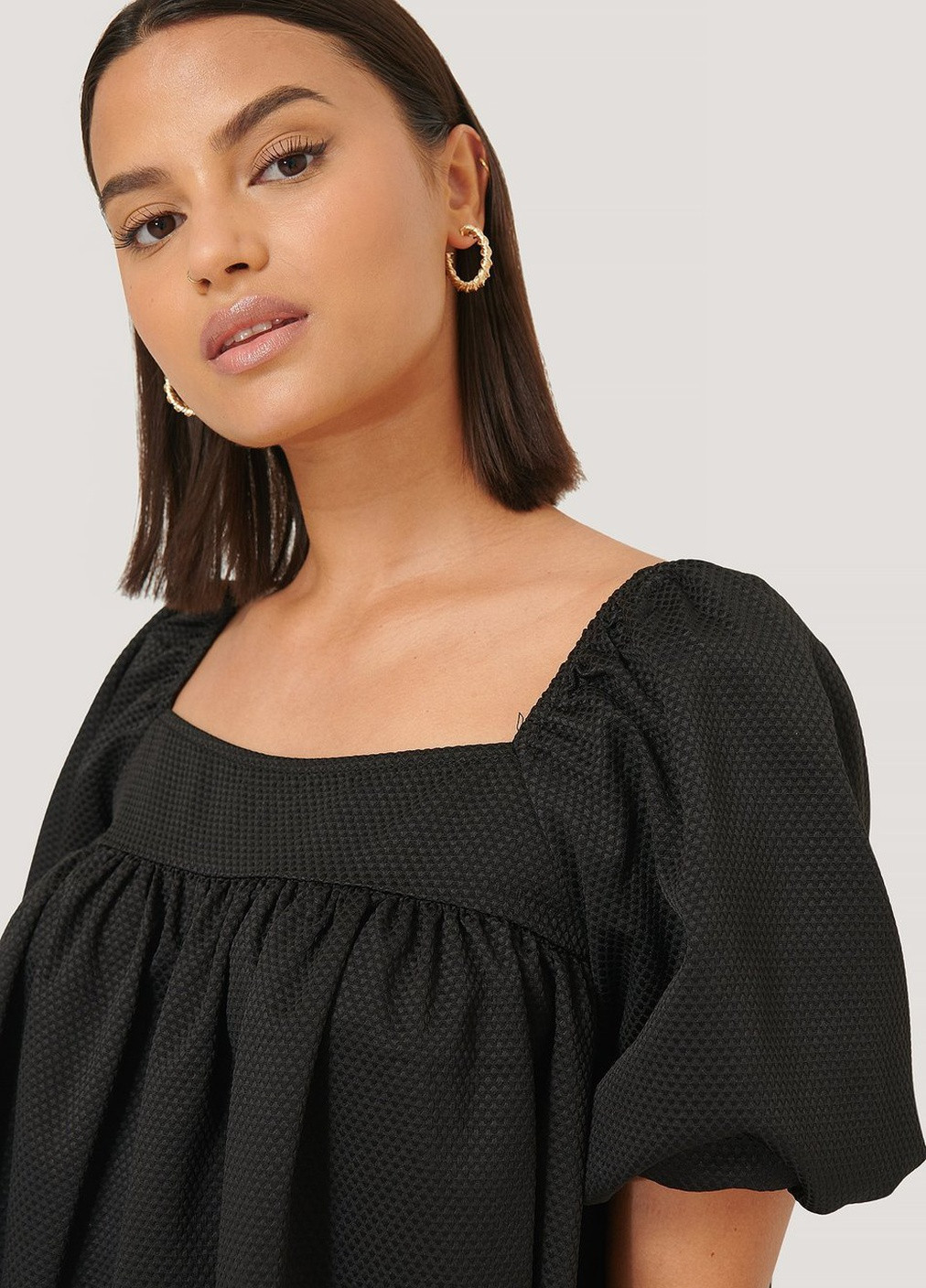 Чорна кежуал сукня NA-KD однотонна