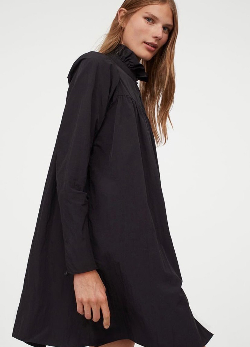 Черное кэжуал платье а-силуэт H&M однотонное