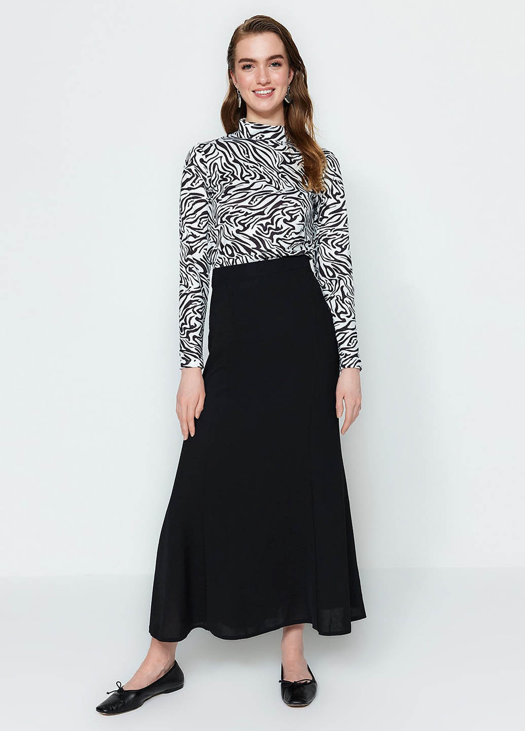 Черная кэжуал однотонная юбка Trendyol а-силуэта (трапеция), клешированная