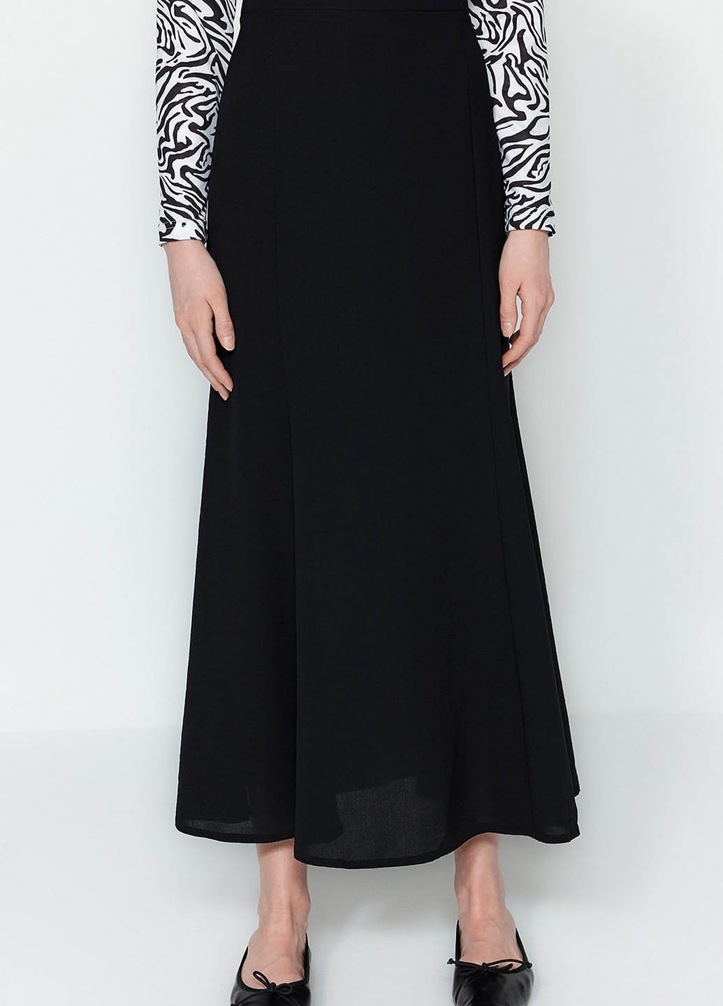 Черная кэжуал однотонная юбка Trendyol а-силуэта (трапеция), клешированная