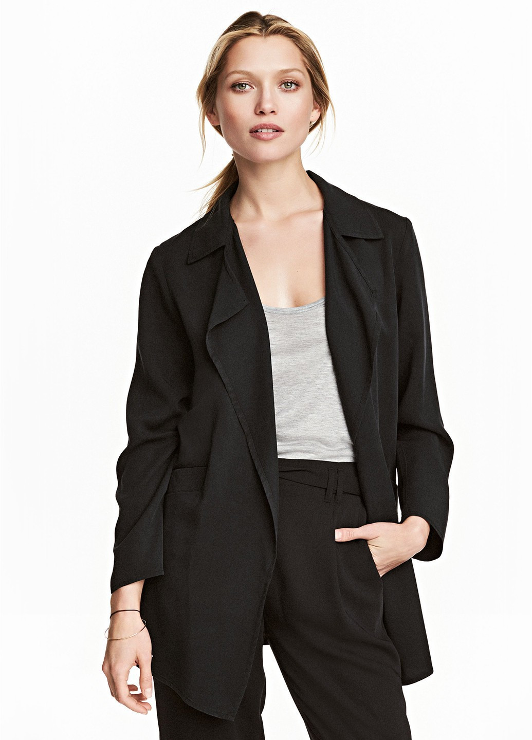 Черная демисезонная куртка H&M