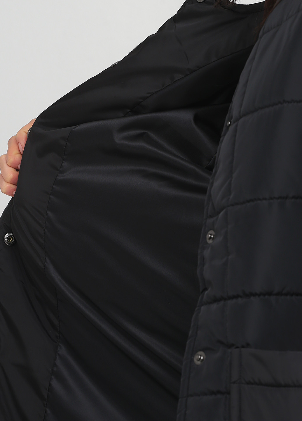 Черная демисезонная куртка Stimma