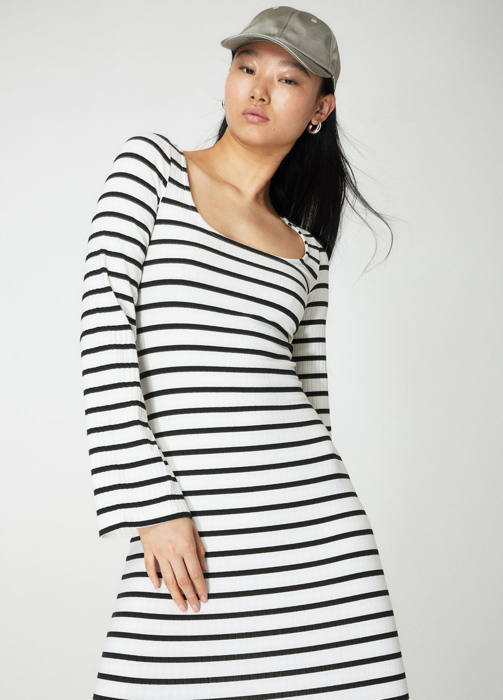 Черно-белое кэжуал платье силуэтная H&M в полоску