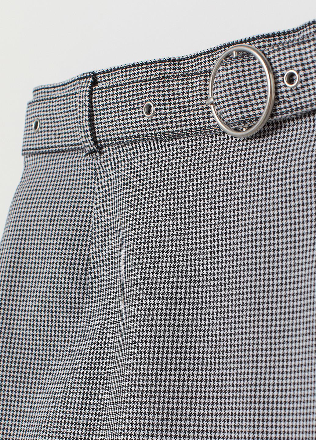 Белая кэжуал с узором гусиная лапка юбка H&M а-силуэта (трапеция)