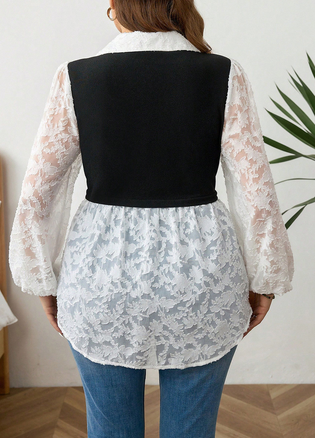 Чорно-біла блуза з баскою SHEIN