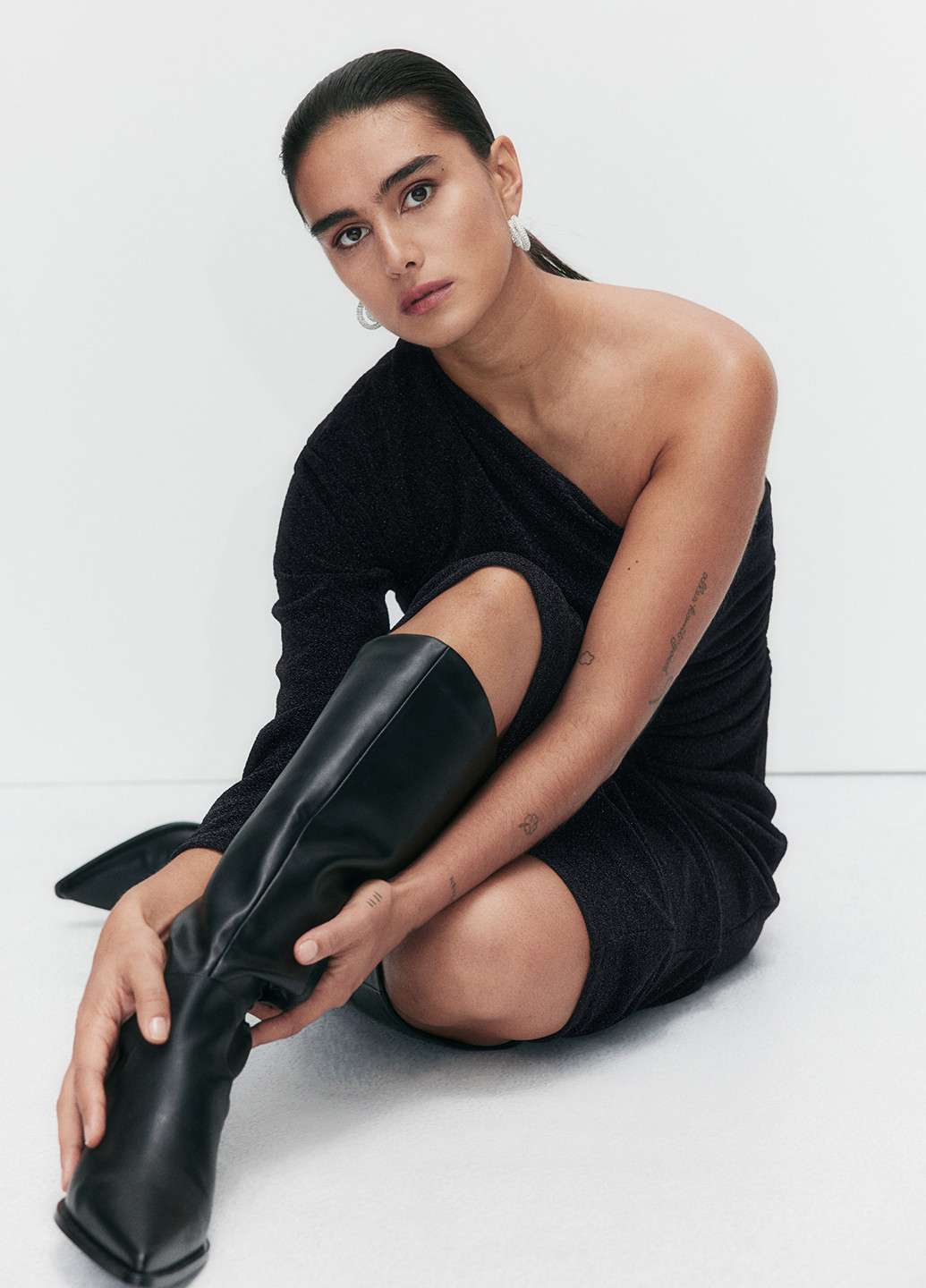 Чорна вечірня, кежуал сукня на одне плече H&M однотонна