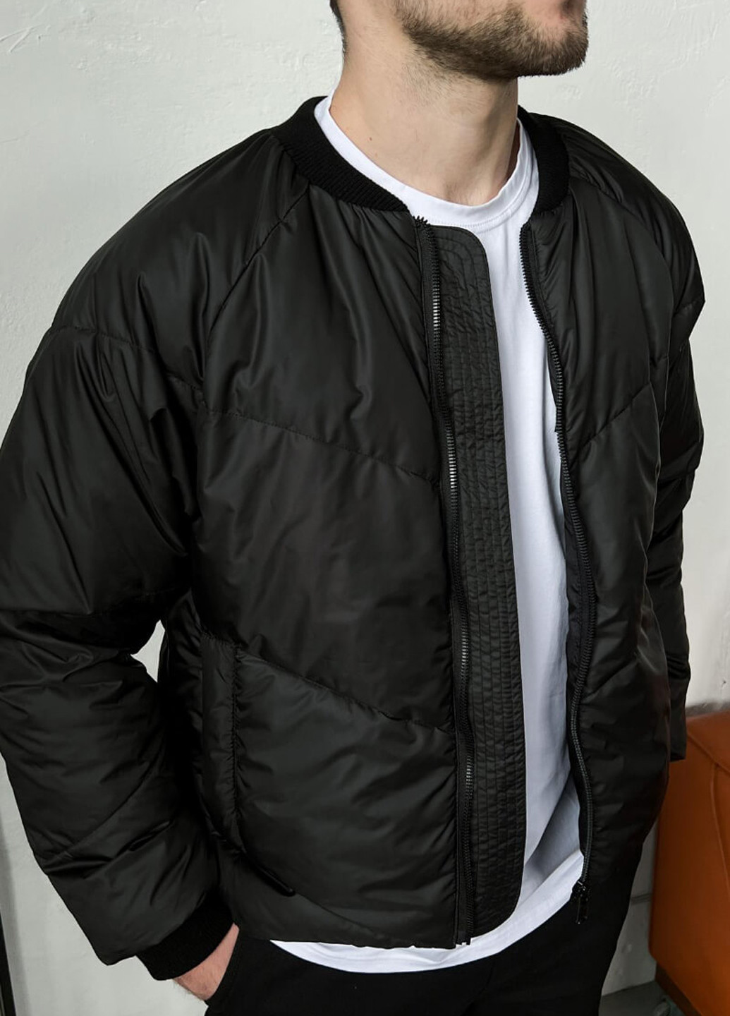 Чорна демісезонна куртка Sun's House