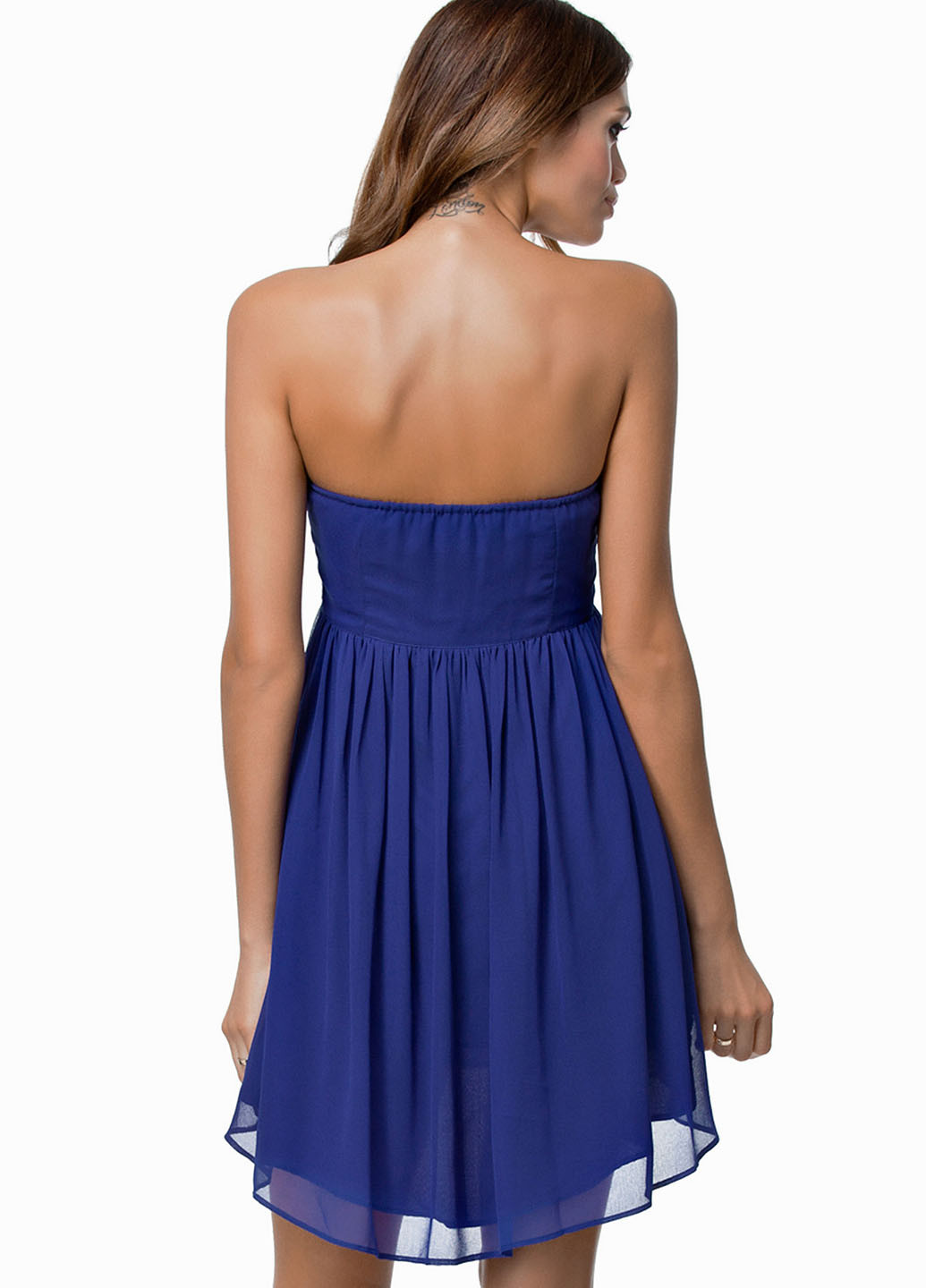 Синя коктейльна сукня з відкритими плечима, бандо, кльош NLY TREND однотонна