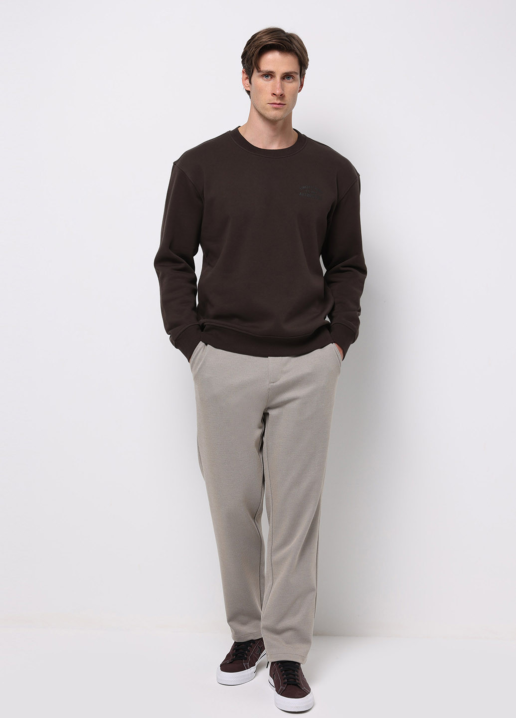 Темно-коричневый свитшот Colin's надпись без декора (368128480)