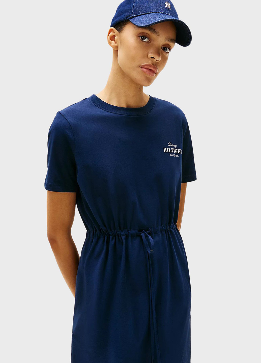 Темно-синее кэжуал платье платье-футболка Tommy Hilfiger с надписью