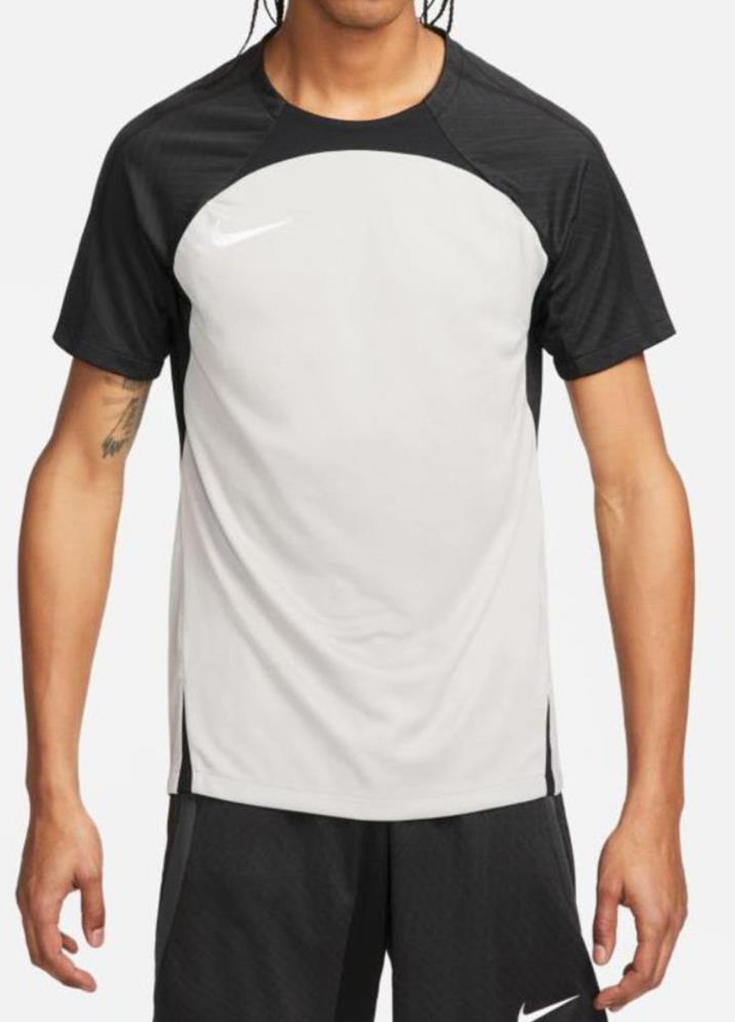 Чорно-біла футболка dr0889-052 Nike STRIKE III