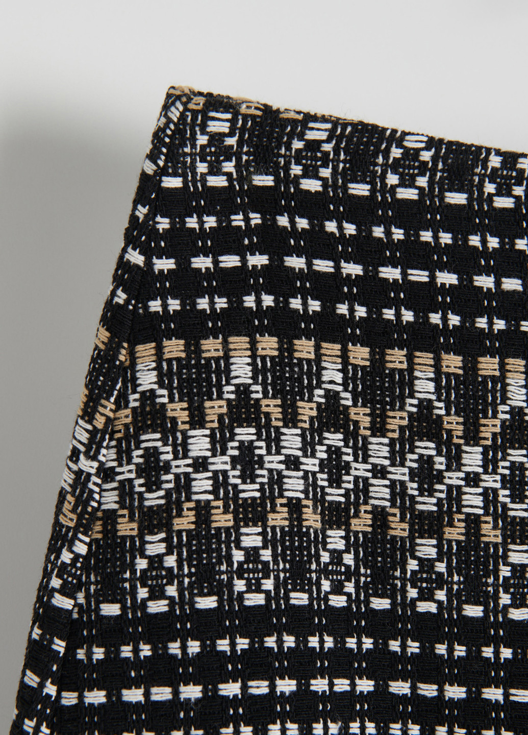 Черно-белая кэжуал с орнаментом юбка Reserved а-силуэта (трапеция)