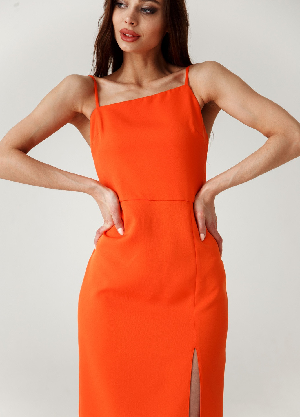 Помаранчева коктейльна коктейльное платье футляр цвета оранж с ассиметричным верхом красного цвета без рукавов футляр футляр MyINDI