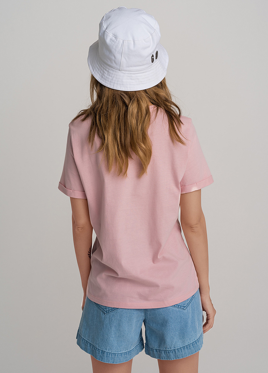 Светло-розовая летняя футболка befree