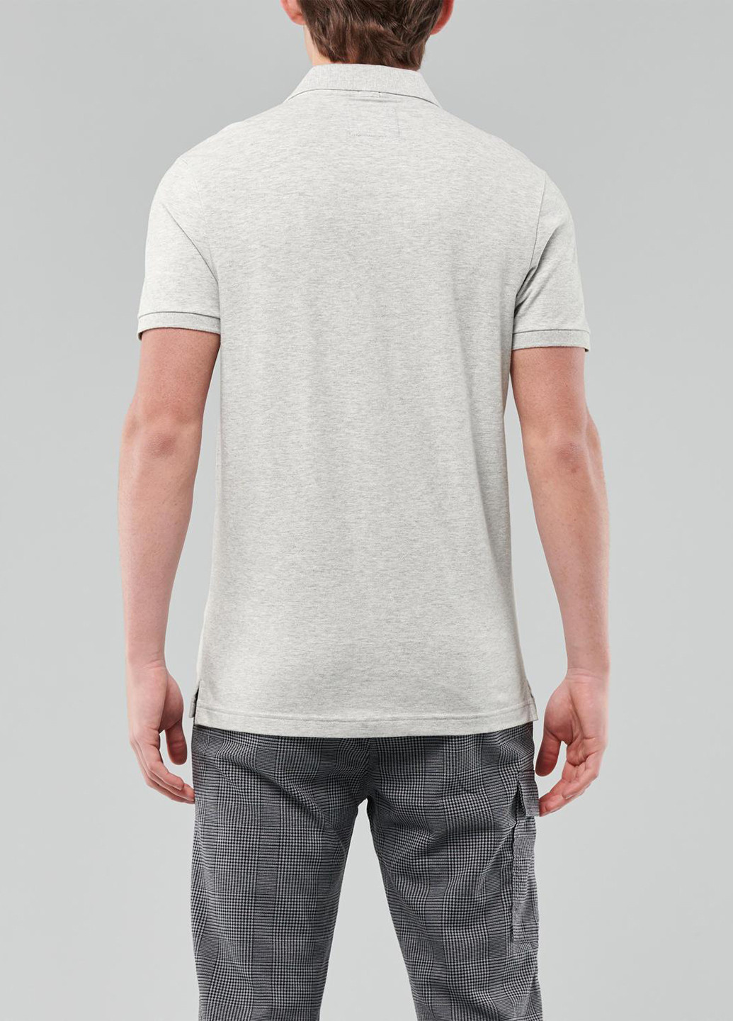 Серая футболка-поло для мужчин Hollister с логотипом