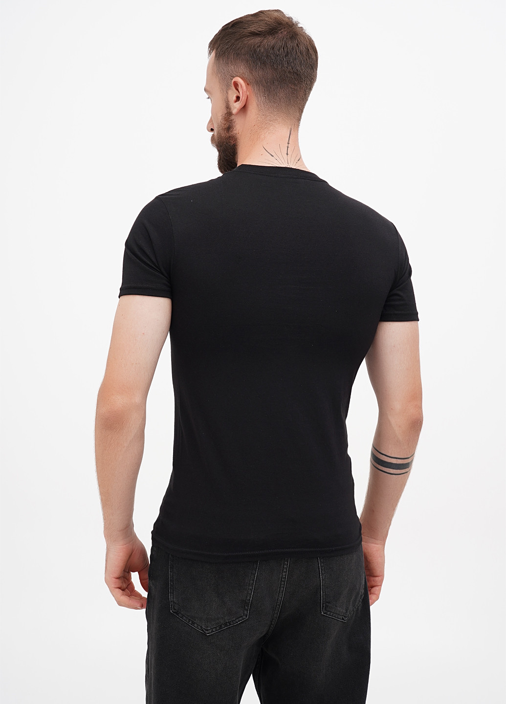 Черная футболка Hanes